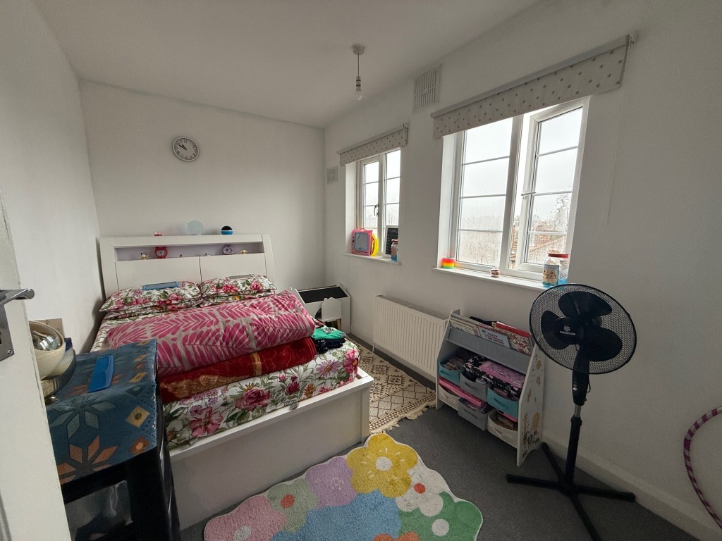 Lot: 157 - FLAT FOR INVESTMENT - Bedroom